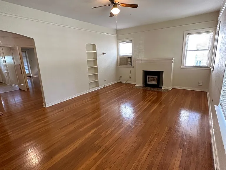 414 W Kings Hwy #4 — Photo 4
