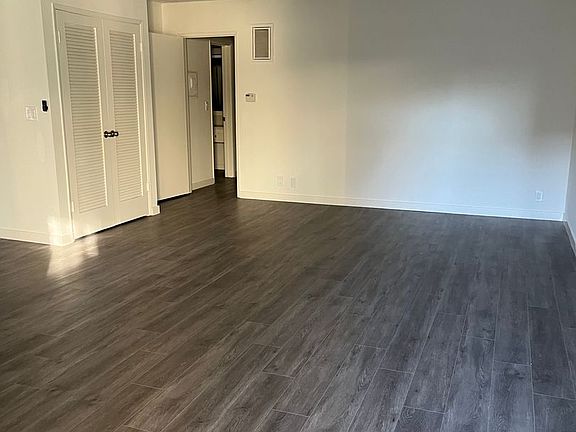 2nd image of 5452 Lindley Ave #225