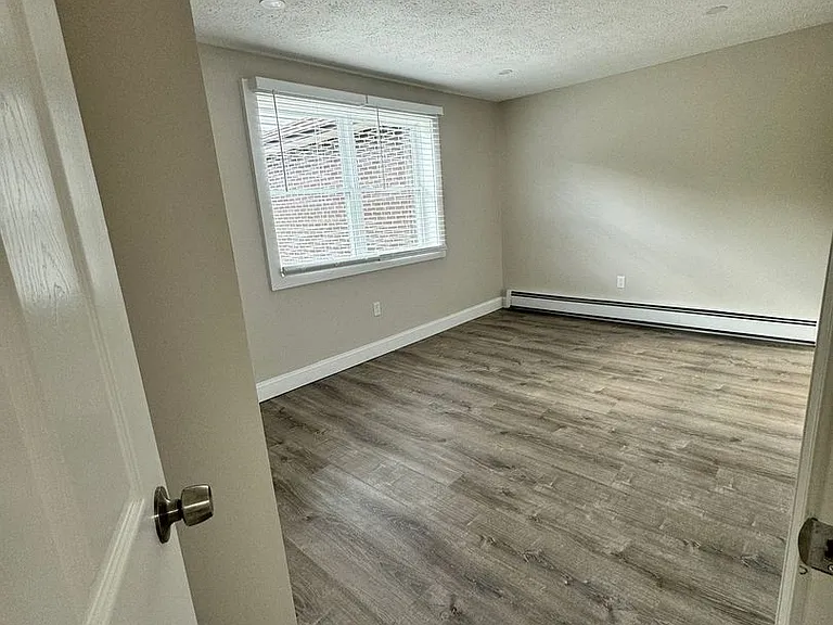 Pondsview Apartments — Photo 170