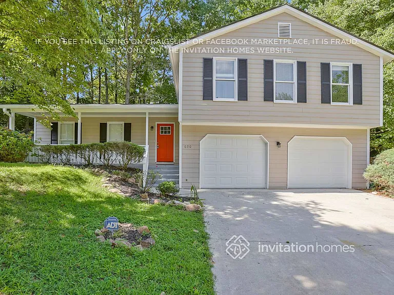 690 Greenhedge Dr — Photo 2