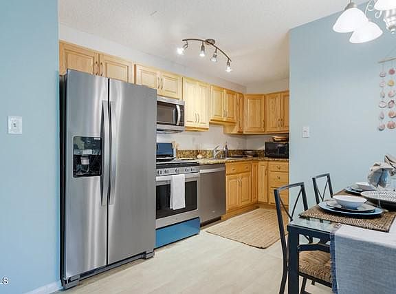 5th image of 506 Ebbtide Cir