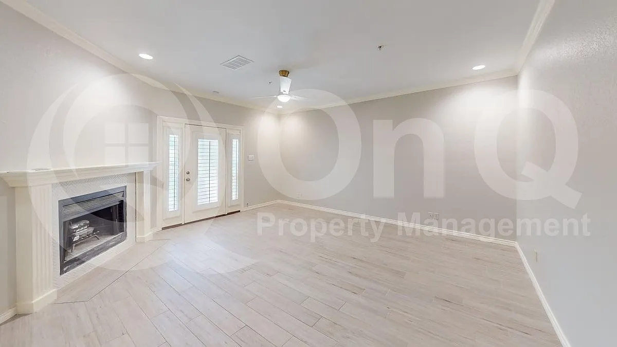 2 bed, 1.5 bath, 1005 sqft, $3,399 — Photo 3