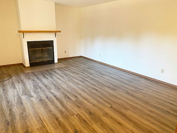 4th image of 4PLEX-1912 Carol Dr #1913