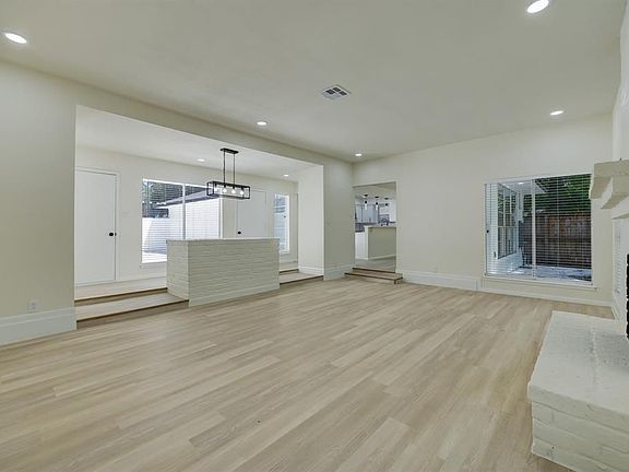 5th image of 5519 Sheraton Oaks Dr