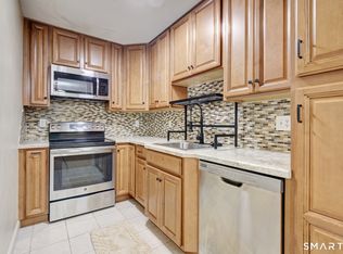 193 Oakland St APT B, Manchester, CT 06042