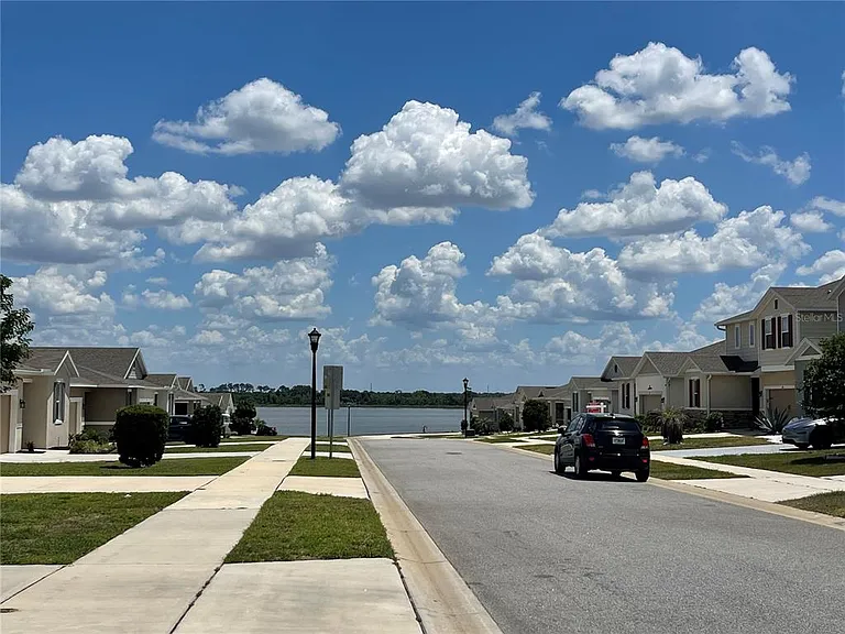 295 Lake Smart Cir — Photo 15