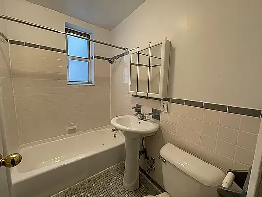 Rented by Contact Realty | media 4