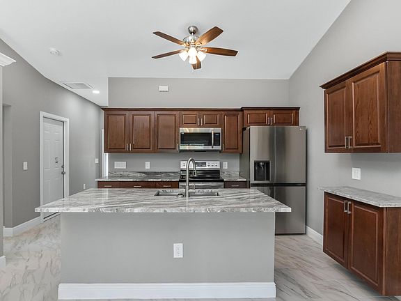 5th image of 113 Gilbert Ave S #113