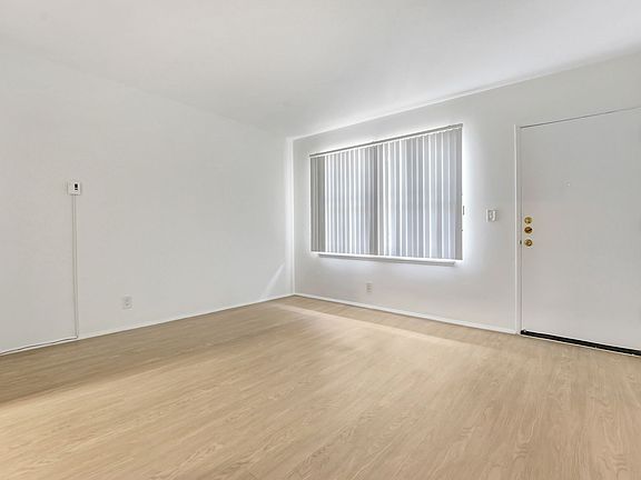 2nd image of 10906 Santa Monica Blvd #4A