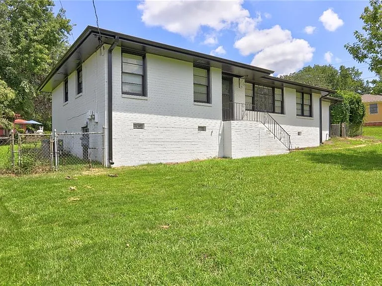 970 Oglethorpe Ave — Photo 3