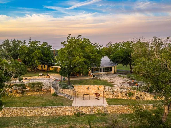 151 Gaddis Blf, Comfort, TX 78013