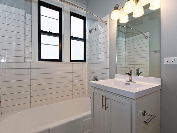 3rd image of 323 W Fullerton Pkwy #406
