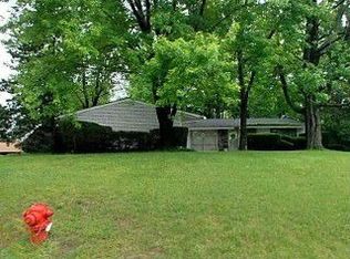 2312 N Pine Center Dr, West Bloomfield, MI 48323