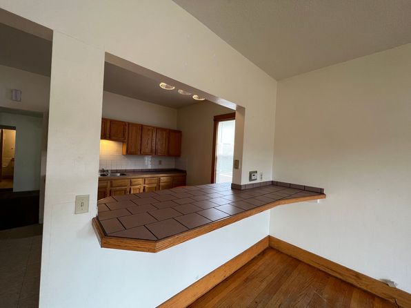 409 S 13th St APT 4