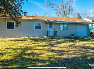 136 Pecos Cir, Carpentersville, IL 60110
