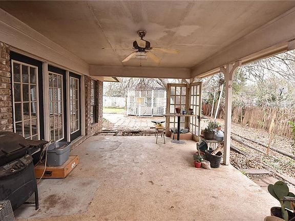4th image of 112 Colorado St