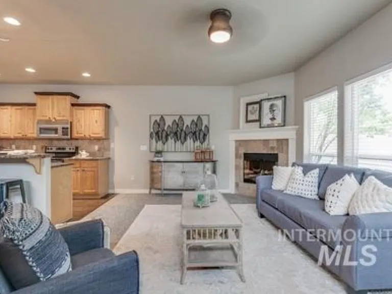 2251 S Amy Ave — Photo 9