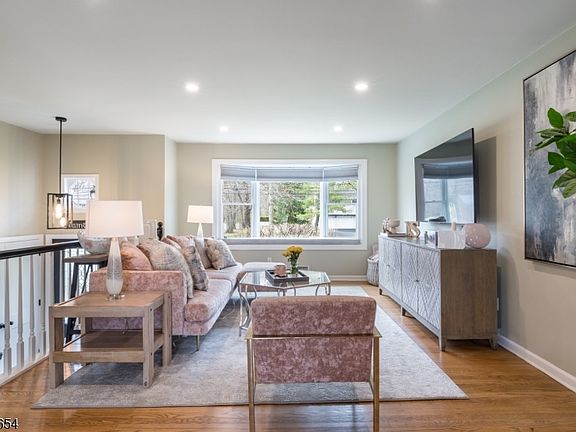 4th image of 209 Northfield Rd