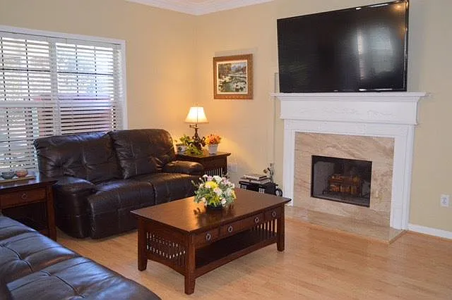 155 Ruby Forest Pkwy — Photo 6