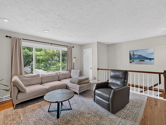 3rd image of 1221 Debra Ln