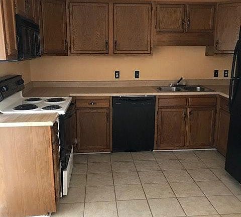 2nd image of 573 Countrytown Dr