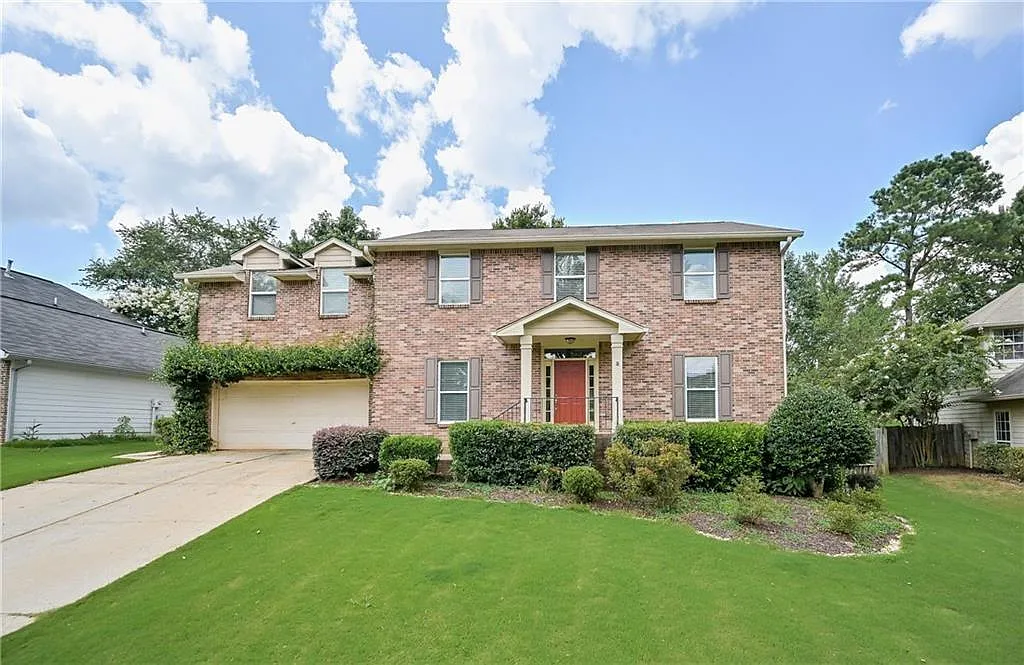 6 bed, 3.5 bath, 2700 sqft, $3,500 — Photo 1