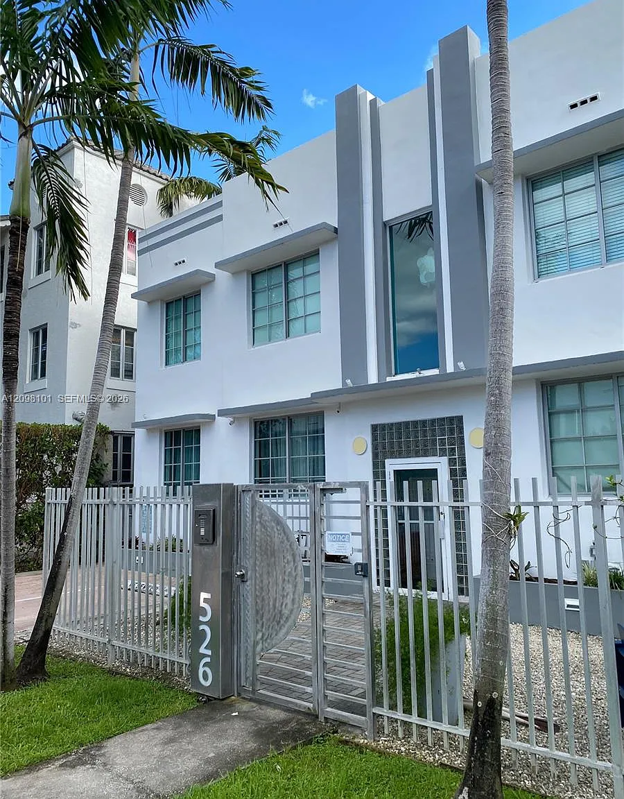 Selma Condo — Photo 1