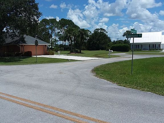 5th image of 25435 Newport Cir