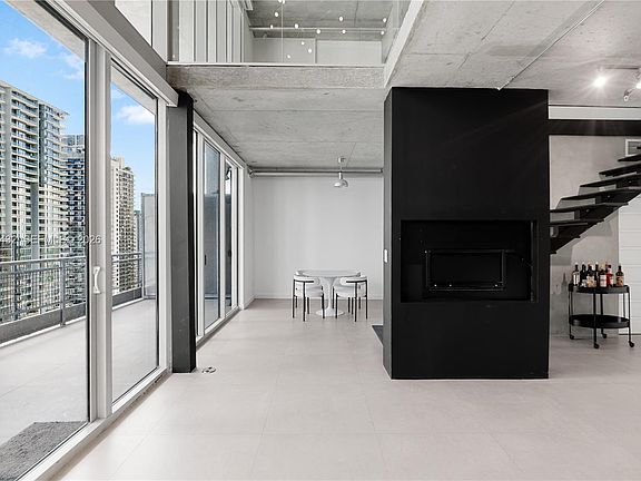 4th image of 690 SW 1st Ct #Penthouse Ii12