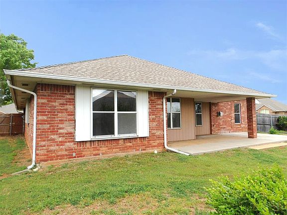 4th image of 2424 Stonebridge Dr