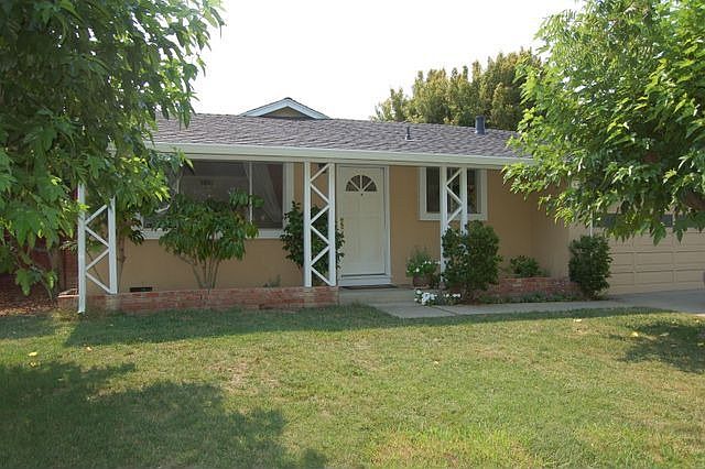 Beautiful yard, new roof