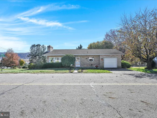 819 E Chestnut St, Hegins, PA 17938