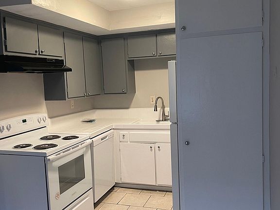 2nd image of 612 N Wilcox Ave APT 14