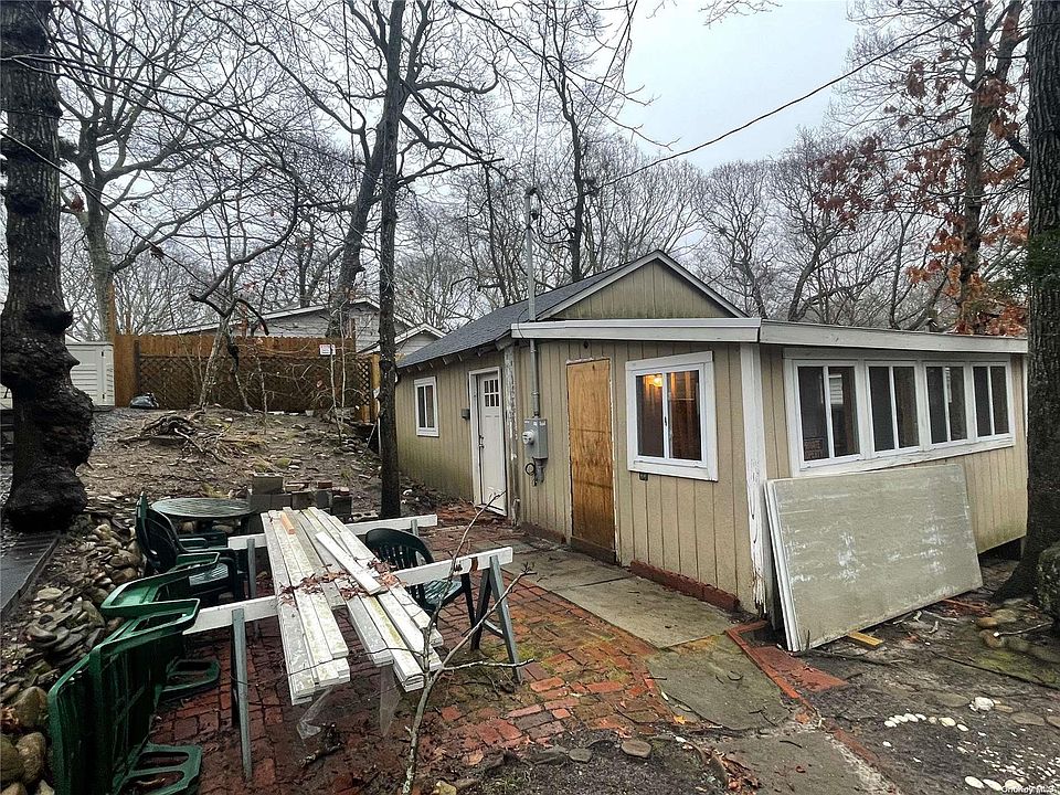 1st image of 10 Hillcrest Drive