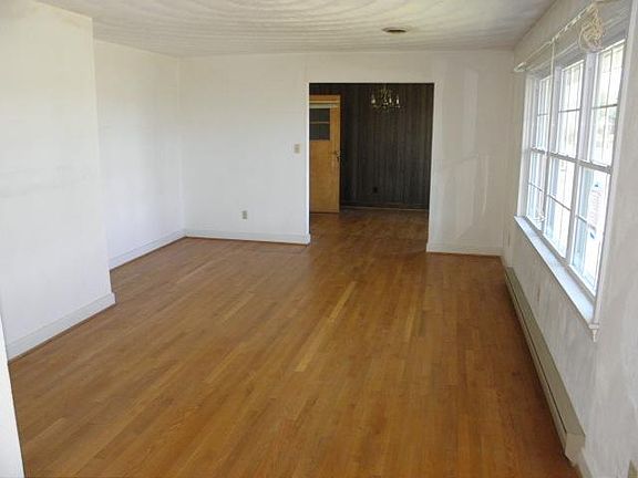 3rd image of 133 Birch Ln