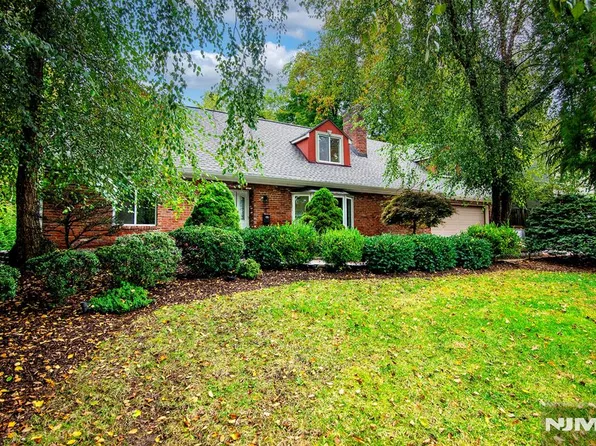21 Hopkins Street, Hillsdale, NJ 07642