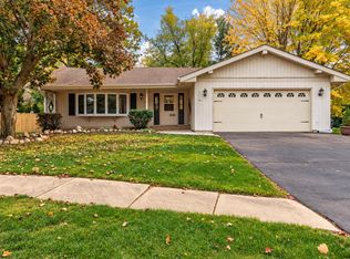 4877 E Lawn Dr, Rockford, IL 61108