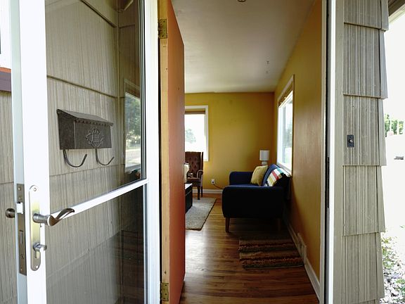 3rd image of 1649 W Central Ave
