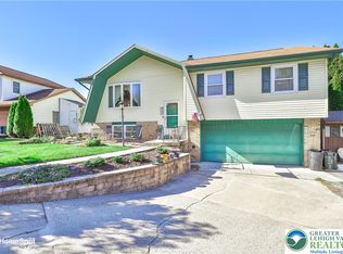 121 Woodcrest Cir, Allentown, PA 18103