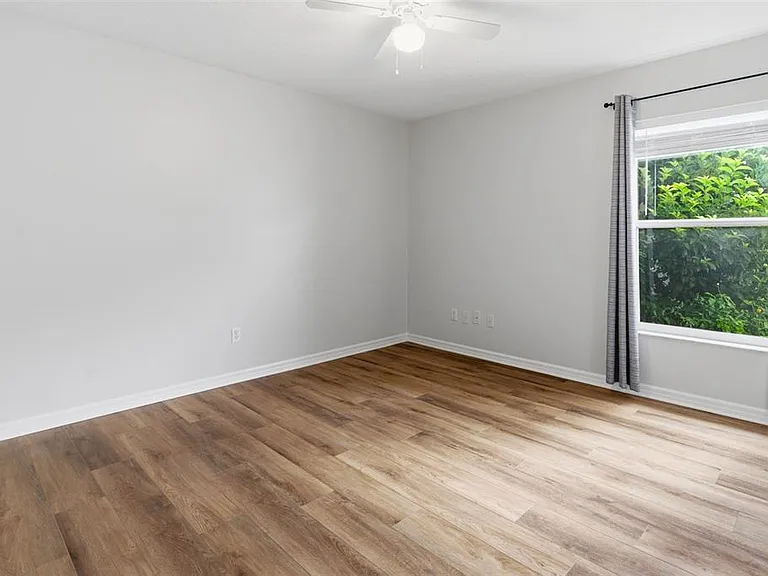 896 Princeton Dr — Photo 17