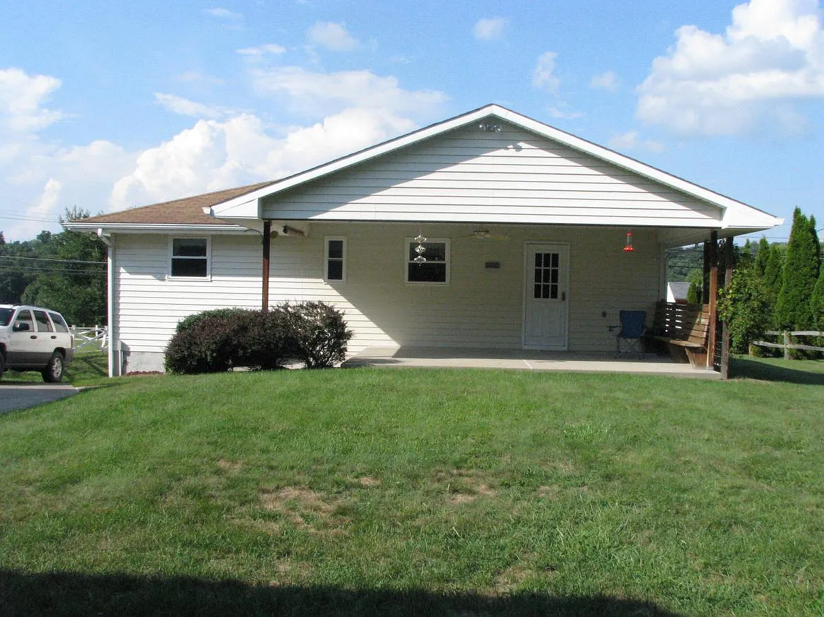 Building Photo - 703 Cliff Mine Rd