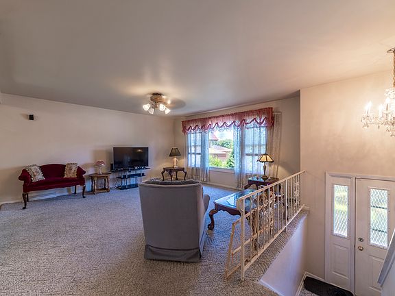 2nd image of 4932 Cypress Ct