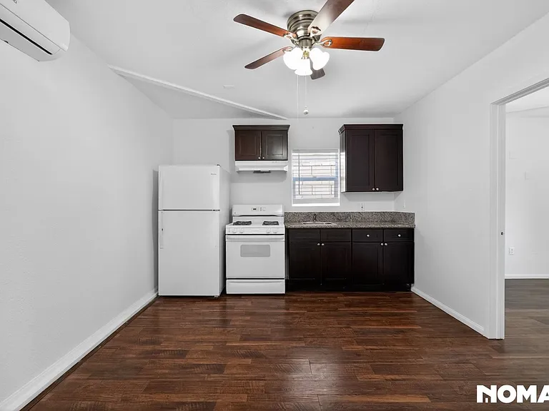 7705 Babcock Ave — Photo 24