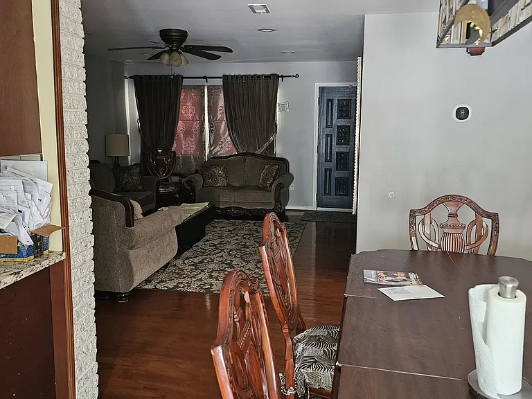 E Poplar Rd — Photo 1