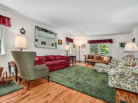 5th image of 3 Bay Hills Ct
