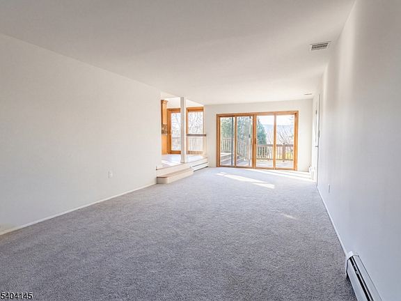 3rd image of 16 Knob Hill Rd
