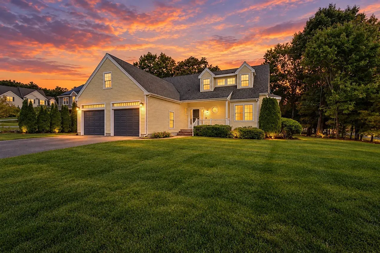 4 bed, 3.5 bath, 2810 sqft, $5,700 — Photo 1