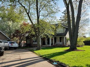 8998 Usher Rd, Olmsted Falls, OH 44138