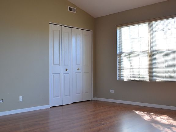 5th image of 143 Oakton Dr