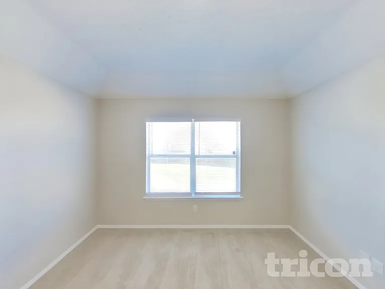 100 Adams Dr — Photo 7